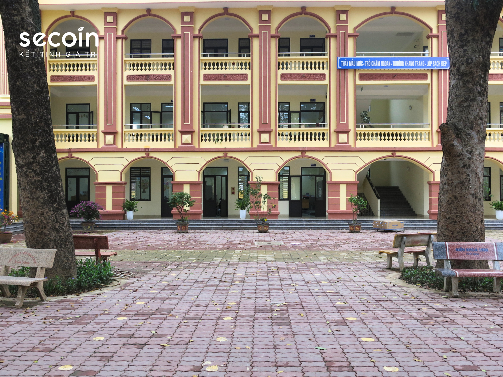 Gạch lát hè tự chèn Secoin tại dự án Trường tiểu học  Dị Nậu – Huyện Thạch Thất, Hà Nội