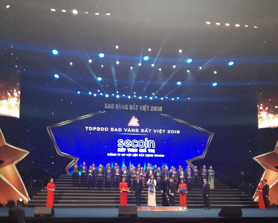 Giải thưởng Sao Vàng Đất Việt được Thủ tướng Chính phủ giao Trung ương Đoàn TNCS Hồ Chí Minh, Trung ương Hội liên hiệp Thanh niên Việt Nam và Trung ương Hội Doanh nhân trẻ Việt Nam tổ chức từ năm 2003.