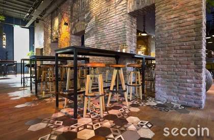 Randomly paved hexagon tiles