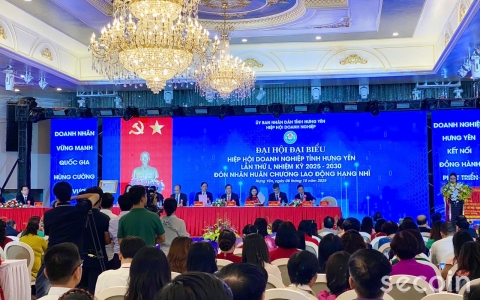 Hội nghị lãnh đạo tỉnh Hưng Yên gặp mặt doanh nhân, doanh nghiệp nhân kỷ niệm 21 năm Ngày Doanh nhân Việt Nam