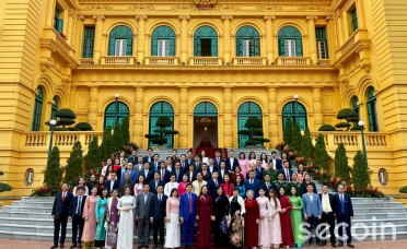 PHÓ CHỦ TỊCH NƯỚC VÕ THỊ ÁNH XUÂN - CHỦ TỊCH HỘI ĐỒNG QUỸ BẢO TRỢ TRẺ EM VIỆT NAM TRI ÂN “NHỮNG TẤM LÒNG VÀNG”