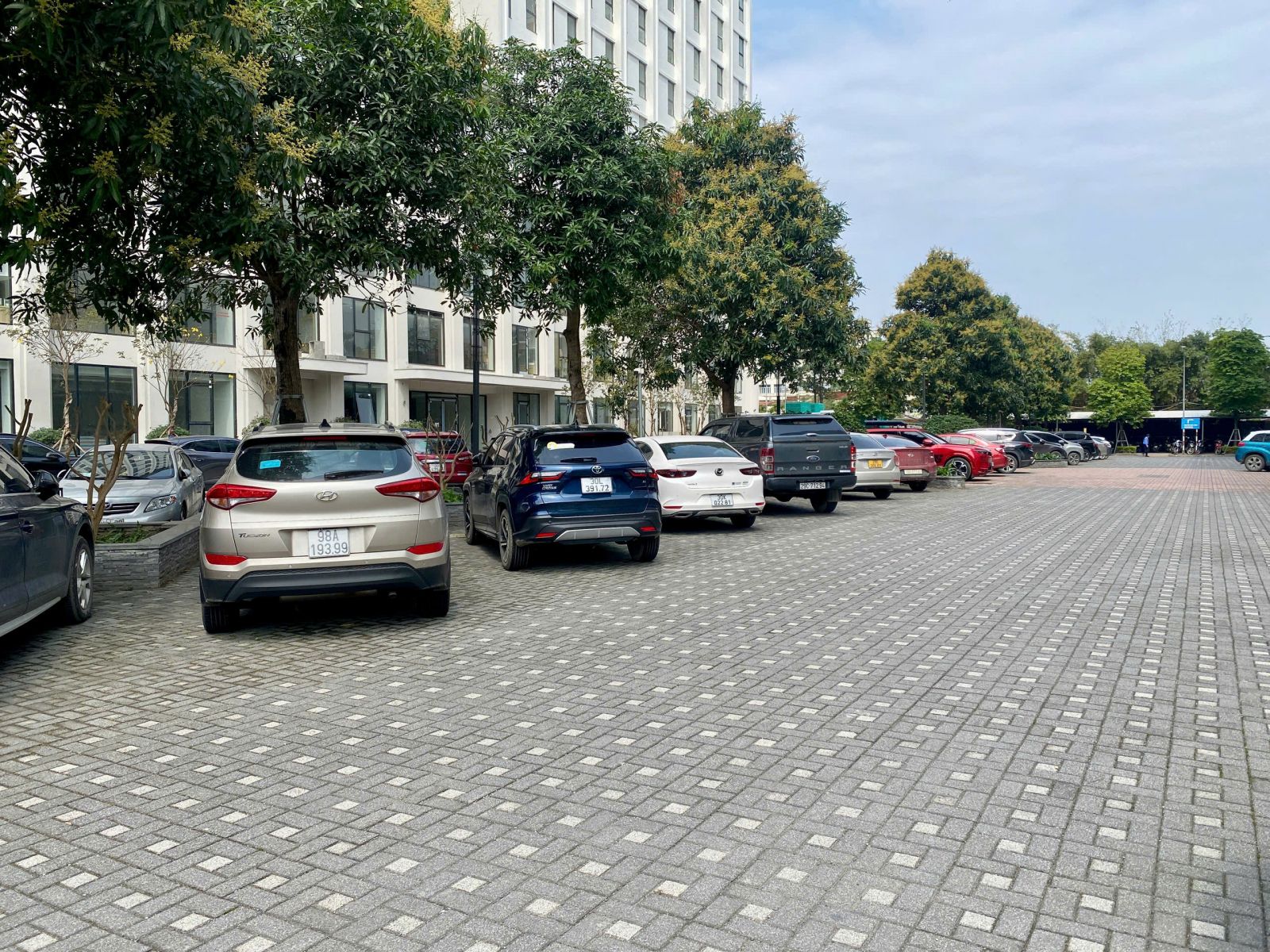 Gạch tự chèn Sabbiato Secoin tại Bệnh viện Đa khoa Phương Đông, Hà Nội