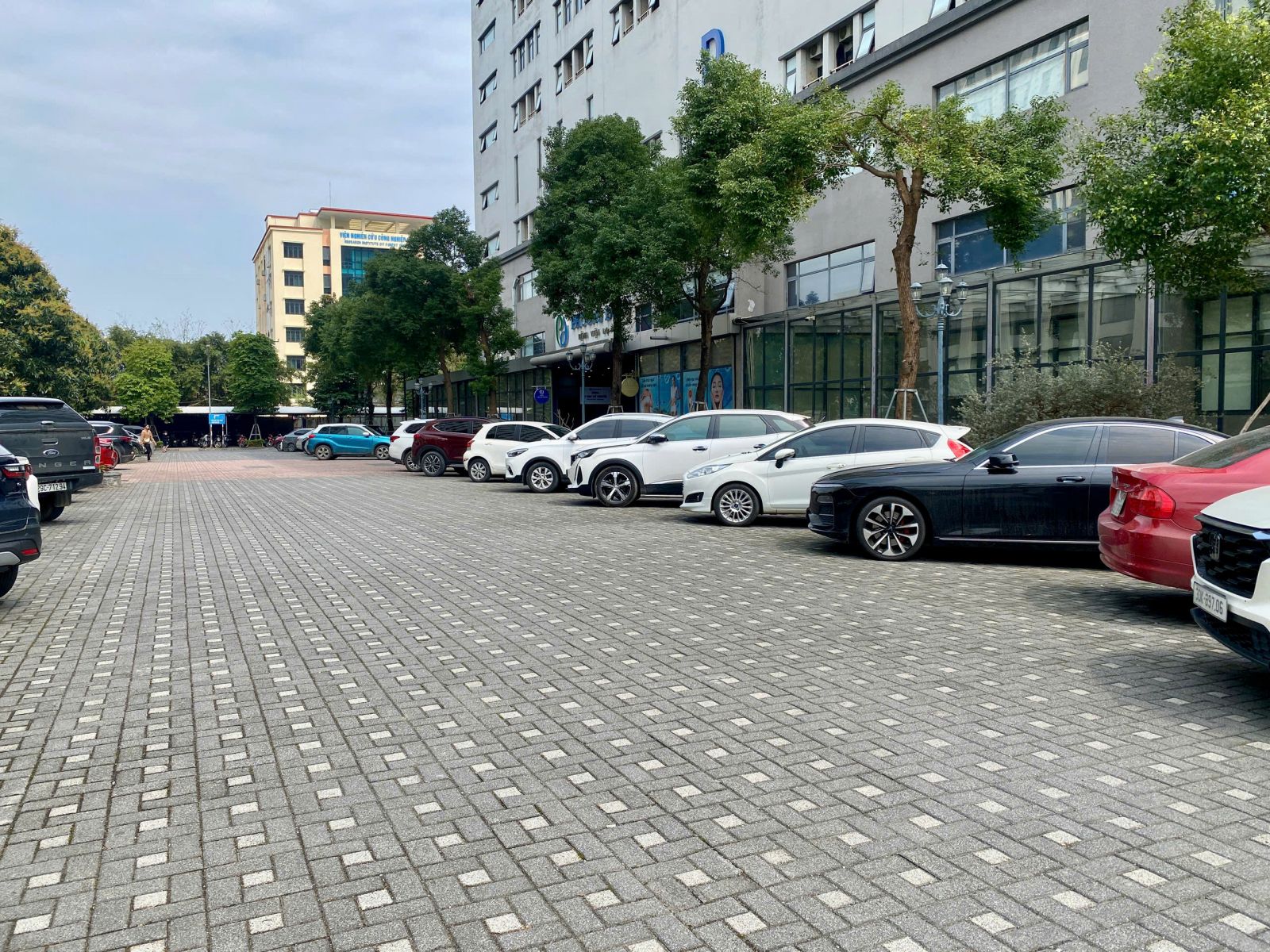 Gạch tự chèn Sabbiato Secoin tại Bệnh viện Đa khoa Phương Đông, Hà Nội