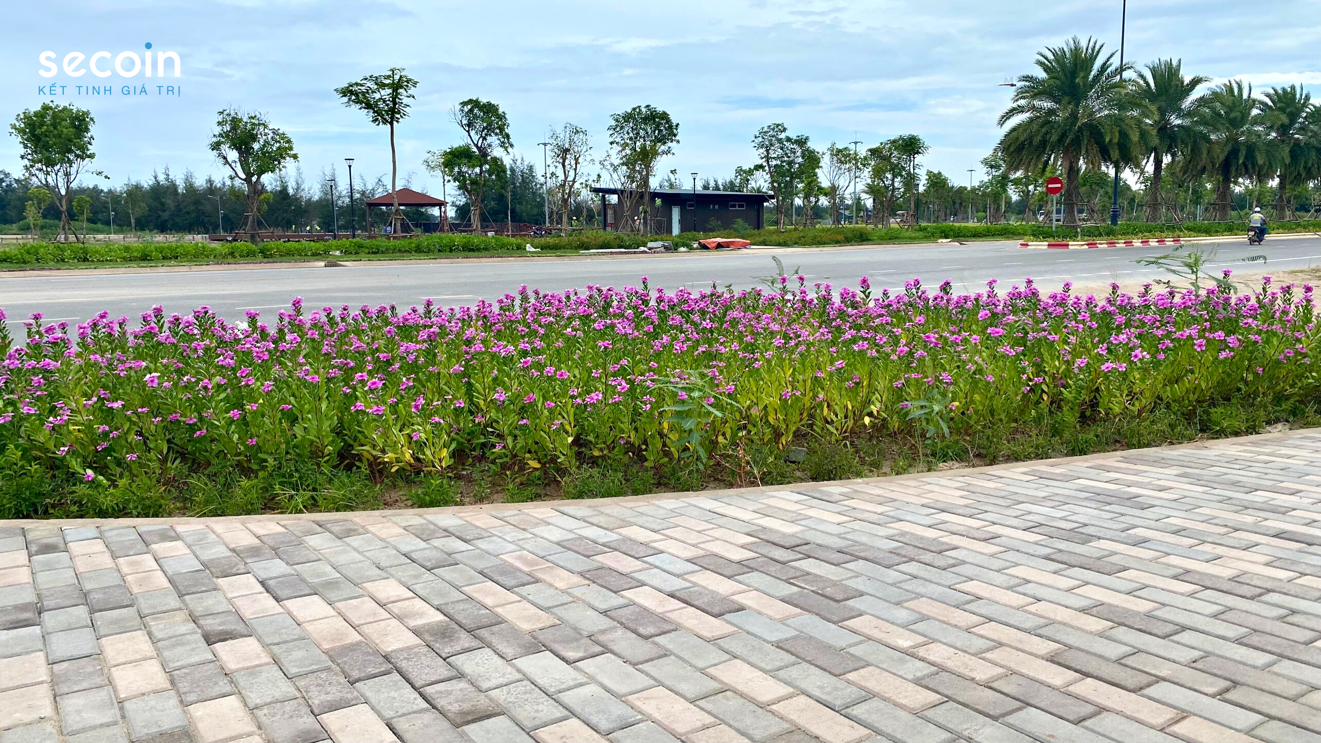 Gạch lát hè tự chèn Secoin tại dự án  Aurora IP. tỉnh Nam Định