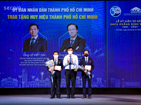 Chủ tịch hệ thống Secoin vinh dự nhận quyết định trao tặng huy hiệu TP. Hồ Chí Minh