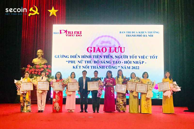 Bà Đinh Hoài Giang - Tổng giám đốc Secoin vinh dự đón nhận Bằng khen “Phụ nữ Thủ đô Sáng tạo - Hội nhập - Kết nối thành công” năm 2022