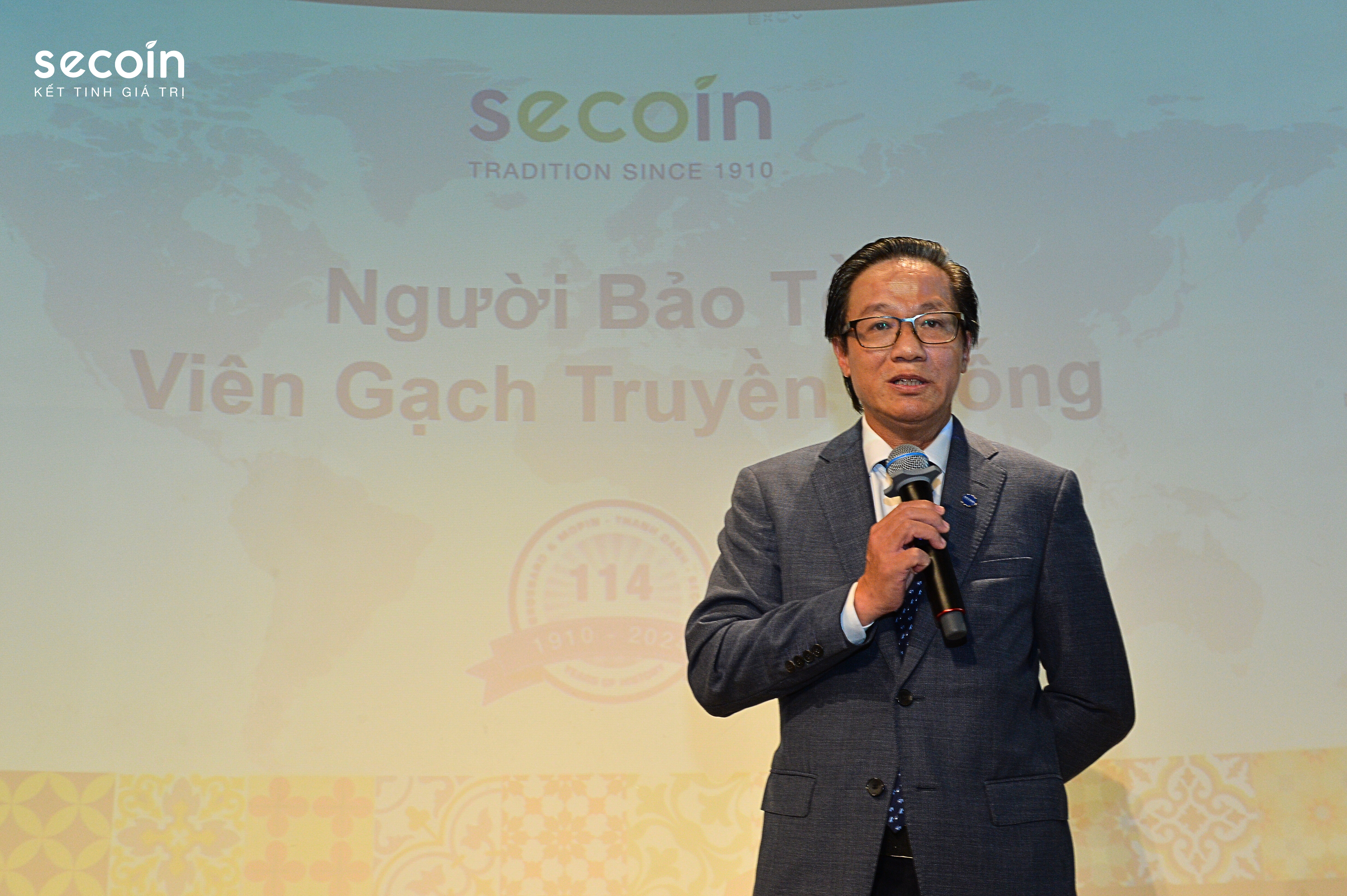  Ông Đinh Hồng Kỳ - Chủ tịch HĐQT Công ty CP Secoin chia sẻ cầu chuyện bảo tồn gạch bông, một sản phẩm di sản của Việt Nam