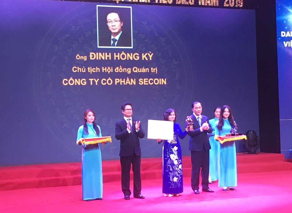Chủ tịch Đinh Hồng Kỳ vinh dự được VCCI trao tặng danh hiệu Doanh nhân Việt Nam tiêu biểu năm 2019